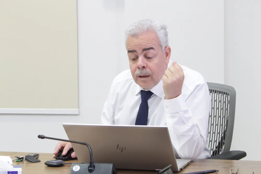 أستاذ الاقتصاد بكليات الشرق العربي يشارك في تقديم محاضرة علمية بالتعاون مع جامعة الملك سعود