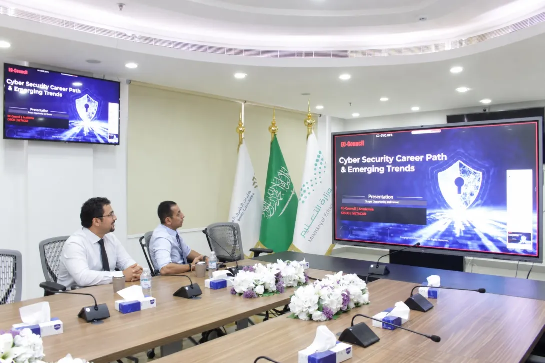 قسم الحاسب بكليات الشرق العربي ينظم ورشة عمل حول بناء المسار المهني في الأمن السيبراني